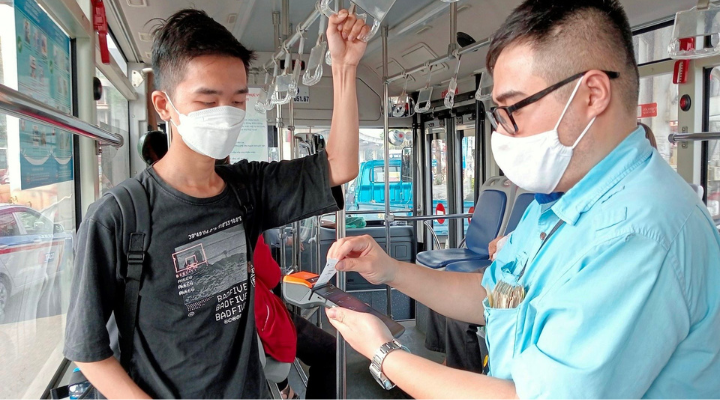 Vé điện tử xe buýt đã phủ rộng và mang lại nhiều lợi ích thực tế. 