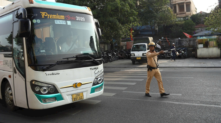 Lực lượng chức năng tăng cường công tác kiểm tra điều kiện người lái xe kinh doanh vận tải nhằm kéo giảm tai nạn giao thông.